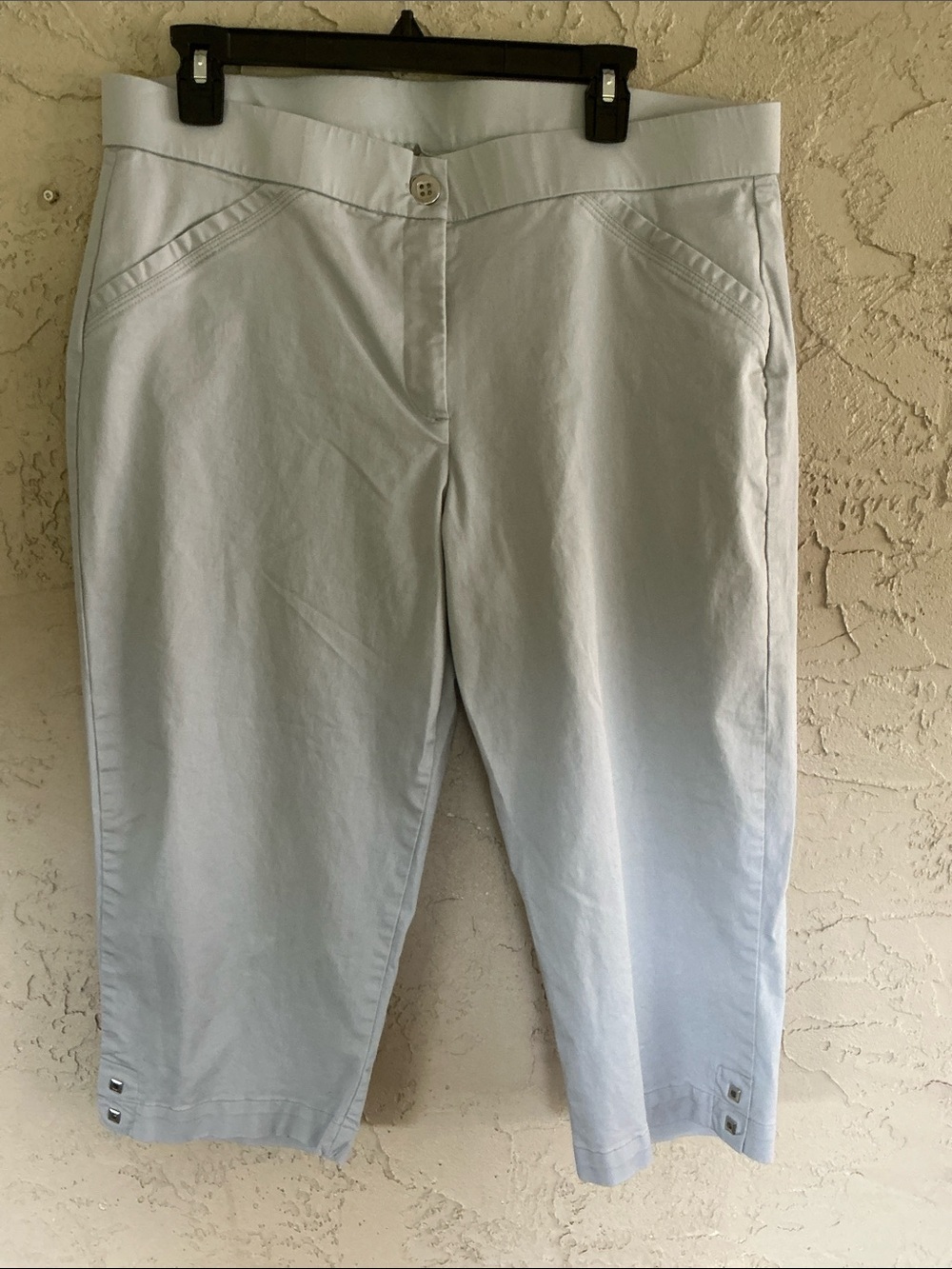 Coral Bay Woman’s Size 16 Capris Light Grey
